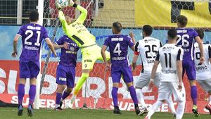 Neagoe l-a atacat pe arbitrul Antonie, după meciul Astra - FC Argeș: „A descoperit mersul pe jos. E arogant, plin de el”. Cuvintele pentru care antrenorul a fost trimis în tribune