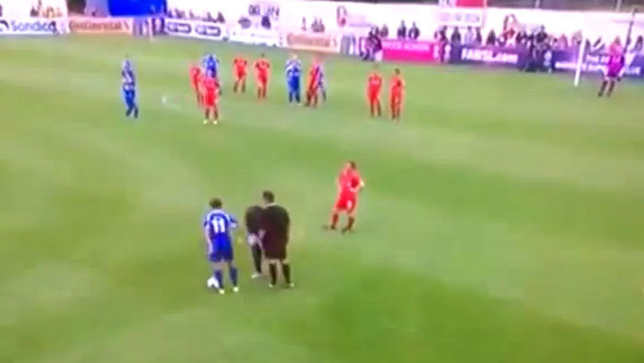 VIDEO | Moment jenant la un meci de fotbal feminin din Anglia. Comentatorii au început să râdă: "Imaginile vorbesc de la sine"