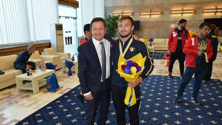 "Am fost singurii sportivi albi care au participat la o competiție de lupte africane și am luat aurul!" Luptătorii români s-au întors triumfători de la Jocurile Francofoniei