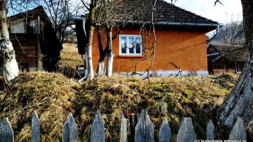 Comuna din România unde o casă se vinde cu 250 de euro. Cine poate cumpăra