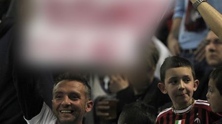 FOTO Declarație de dragoste de la rivali: ** Venit să-i elimine pe "diavoli", Messi a fost întâmpinat cu un val de simpatie la Milano!