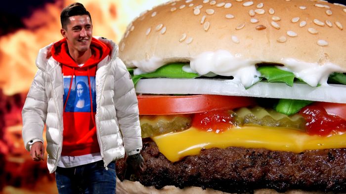 Dezvăluiri în premieră despre episodul cu burgerii din vestiarul lui Dinamo. Steliano Filip, acuzat de Mircea Rednic pe nedrept: „Nu el a făcut comanda”