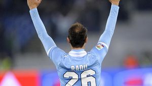 "Cocoșul" Ștefan Radu a pus umărul în victoria lui Lazio, 2-1 în deplasare, cu Sampdoria 