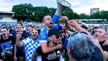 Corvinul revine în prima ligă după 34 de ani, Alexandru Neacșa se întoarce după 12! Căpitanul ”corbilor” e legendă la Hunedoara: ”Știu cât de mult mă iubește toată lumea”