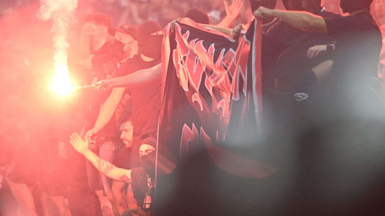 Suporterii Stelei, acțiuni fără precedent înainte de FCSB - Dinamo? „Sunt persoane care pot risca orice, chiar și libertatea!”. „Triumviratul” arătat cu degetul după ce vicecampioana Superligii a primit acordul de a juca în Ghencea: „Este un abuz în serviciu grav, hoție națională!” | EXCLUSIV