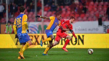 Fotbal fierbinte cu tabelă înghețată. Dinamo și Petrolul au terminat la egalitate, 0-0, după un meci cu multe ocazii