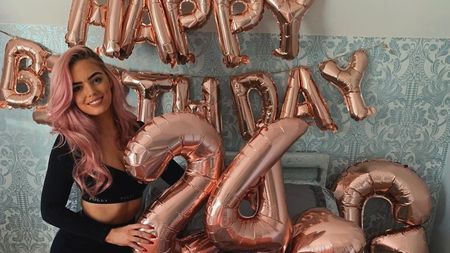 Ea e logodnica starului din Premier League care i-a dat pe spate pe englezi. Cu ce se ocupă superba Georgina Irwin | GALERIE FOTO