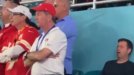 A dat o avere pe un bilet la Super Bowl și a adormit în tribune | VIDEO