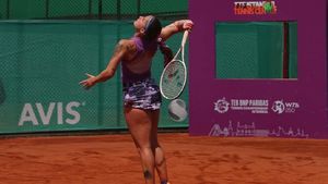 Scandal între o româncă din circuitul WTA și un fan prea băgăcios: „De ce te-ai măritat? Ești prea tânără!" Momentul care a scos-o din minți pe sportivă | GALERIE FOTO