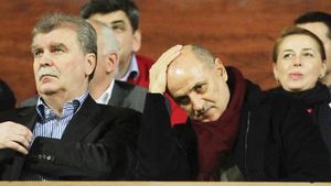 Copos a plătit o parte din salariile restante: "Proiectul Sabău a fost un eșec important, unul care a destabilizat bugetul Rapidului pentru acest sezon"