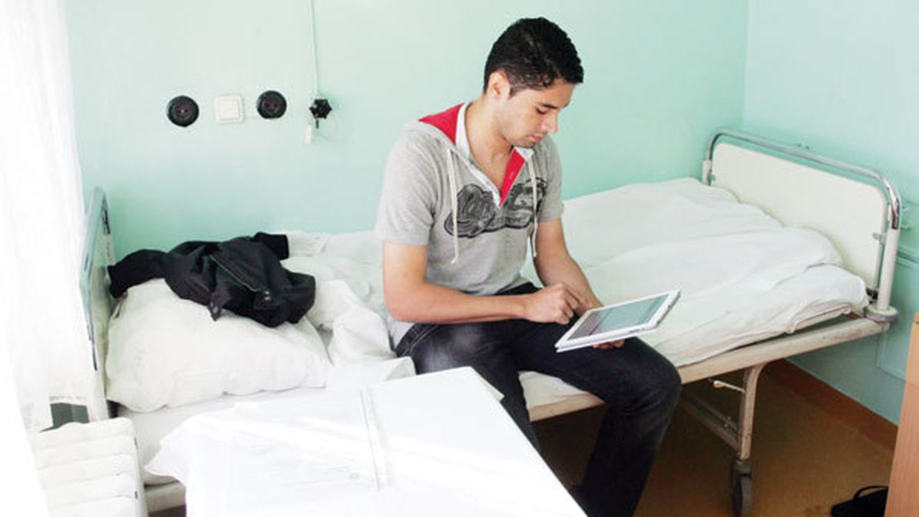 Un caz ÎNFIORĂ‚TOR în Liga I!** Un jucător a fost dat afară din apartament și stă temporar în spital: "Îmi trimit părinții bani!"