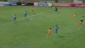 VIDEO| Rădoi l-a descoperit pe "noul Carlos"** Vezi cum a gafat portarul lui Al Hilal!