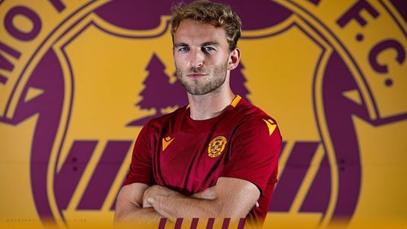 Poate-i iese cu „câinii”! Dinamo este aproape să se înțeleagă cu un mijlocaș croat care, în 2019, după ce a ajuns în România, a declarat că i-a fost greu să mai aibă încredere în oameni | EXCLUSIV