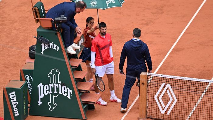 Gestul neașteptat al lui Novak Djokovic în timpul meciului de la Roland Garros. A fost sancționat pe loc