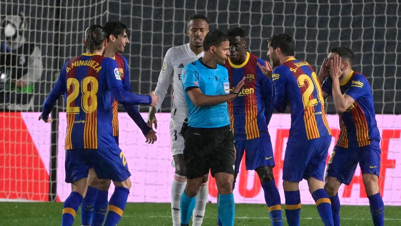 Final incendiar în „El Clasico!” Barcelona a cerut penalty, iar apoi Real Madrid a fost salvată de bară, la ultima fază a meciului | VIDEO