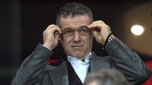 Așa vrea să-l 'câștige' pe Becali!** FOTO & VIDEO  Stelistul care exersează cea mai grea execuție din fotbal! "Messi e mic copil! Faci asta și într-un meci oficial?" :)