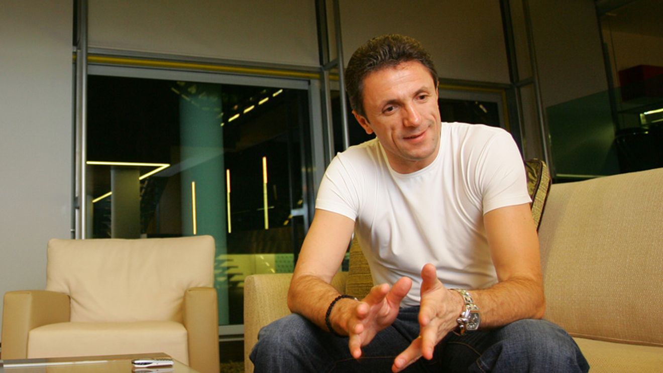 Popescu: "Nu contează dacă Răzvan poate sau nu să ducă naționala la Euro 2012! Trebuie să facă acest lucru"