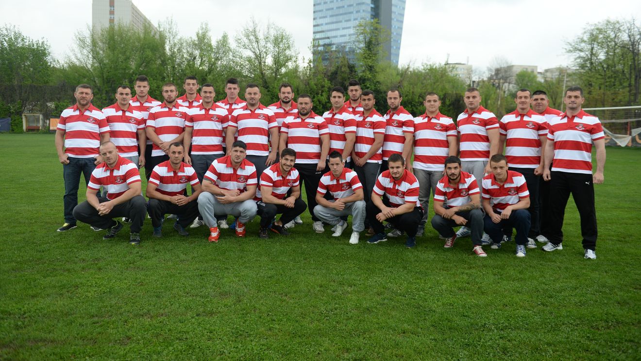FOTO Inițiativă unică în "Ștefan cel Mare". Ultrașii îmbracă sportivii. Peluza Cătălin Hîldan asigură echipamentul de prezentare al echipei de rugby. 