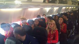 "Puneți-vă centurile, decolăm!". FOTO | Neagu & Co vor să cucerească Germania: tricolorele au zburat spre orașul unde se va juca meciul cu Cehia