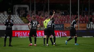 Arbitrul Rusandu, contestat dur de fostul dinamovist Adrian Scarlatache: „Mihaiu a căzut de la o adiere de vânt!” + Ce spune Ionuț Stoica, după ce a fost eliminat