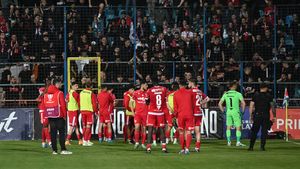 Momentul în care Dinamo a fost condamnată la retrogradare. Greșeala care îi va costa scump pe „câini”. VIDEO