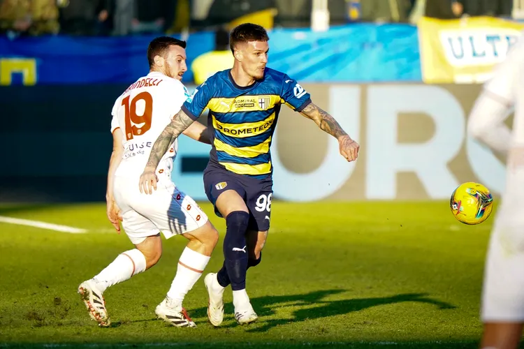 Alertă din Italia! Clubul care se transformă într-o forță din Serie A vrea să i-l fure Fiorentinei pe Dennis Man: "Parma