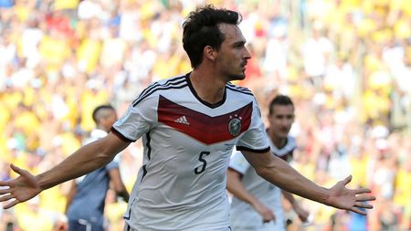 În 2012 era în dizgrația tuturor, iar acum este cel mai important fundaș al lui Low. "E nevoie de timp pentru a ne obișnui unul cu altul"