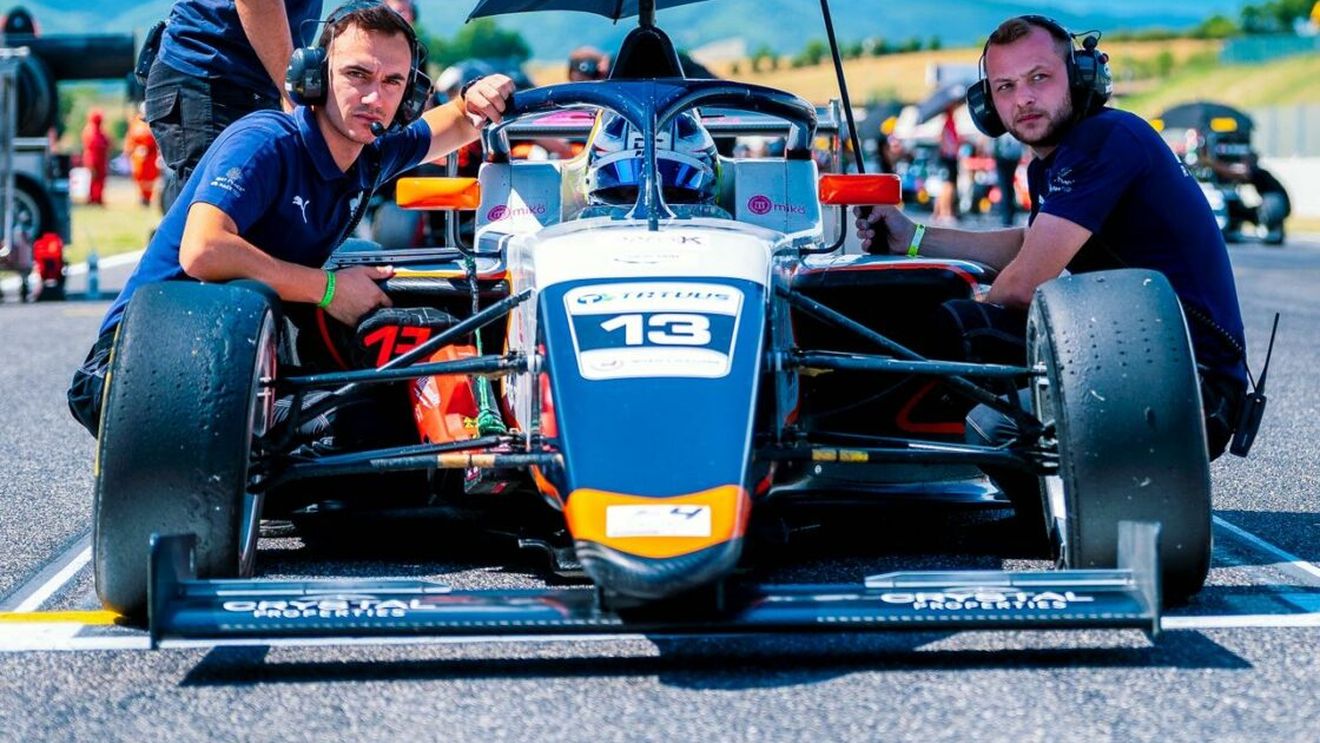 Vom avea un român în „Marele Circ”? Răspunsul unui manager italian din Formula 4 ne dă speranțe. SPECIAL