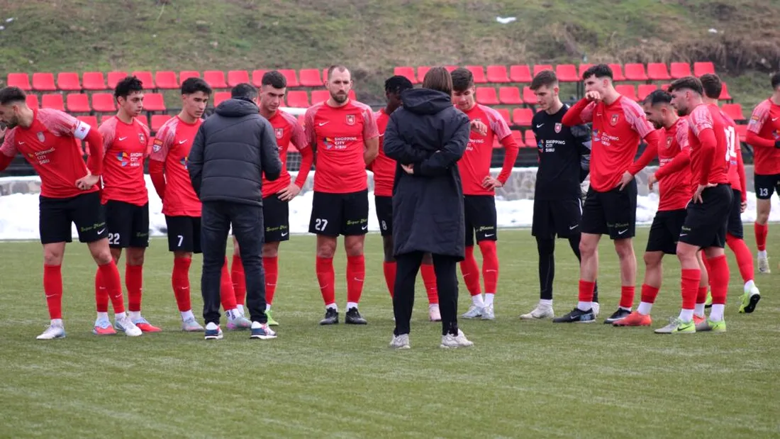 ”Călăreţii roşii” din Șelimbăr, pregătiţi pentru reluarea Ligii 2. Eugen Beza: ”Trebuie să abordăm jocul cu Tunariul 150 la sută din punct de vedere al implicării”