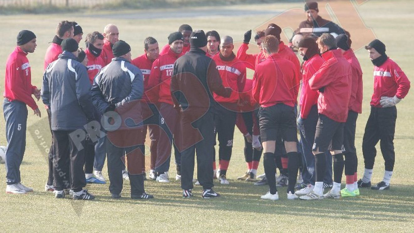 CFR "anti-tero"!** Beto& Co "tremură" înaintea derby-ului cu "U": Ce măsuri a luat Costa și ce surpriză pregătește "Animalul"