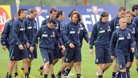 Vești bune pentru Italia: Pirlo e apt de joc, Cossu trimis acasă!