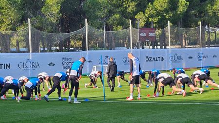 Imaginile momentului din cantonamentul din Turcia al celor de la FCSB! Chiricheș și Alibec, luați la „prelucrat” de Thomas Neubert