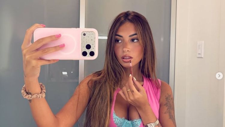 Gabriela are 3,1 milioane de urmăritori pe Instagram și i-a „răscolit” cu apariția ei în costum de baie: „O frumusețe extraterestră”
