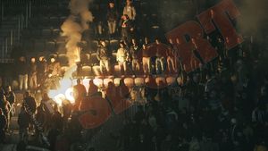 Fanii și-au făcut încălzirea pentru derby pe Cluj Arena!** Atmosferă INCREDIBILĂ‚ la antrenamentul "șepcilor roșii" FOTO