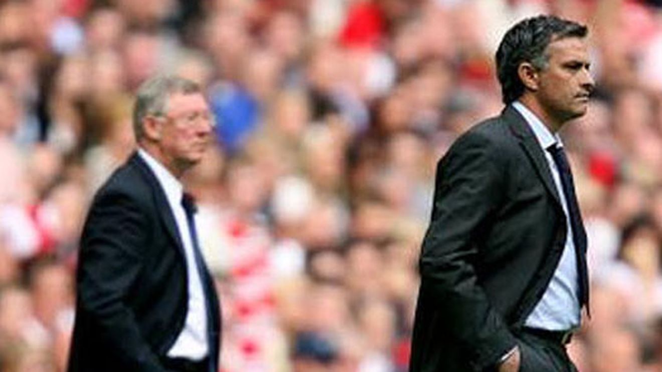 Ferdinand: "Mourinho e persoana potrivită să-l înlocuiască pe sir Alex!"