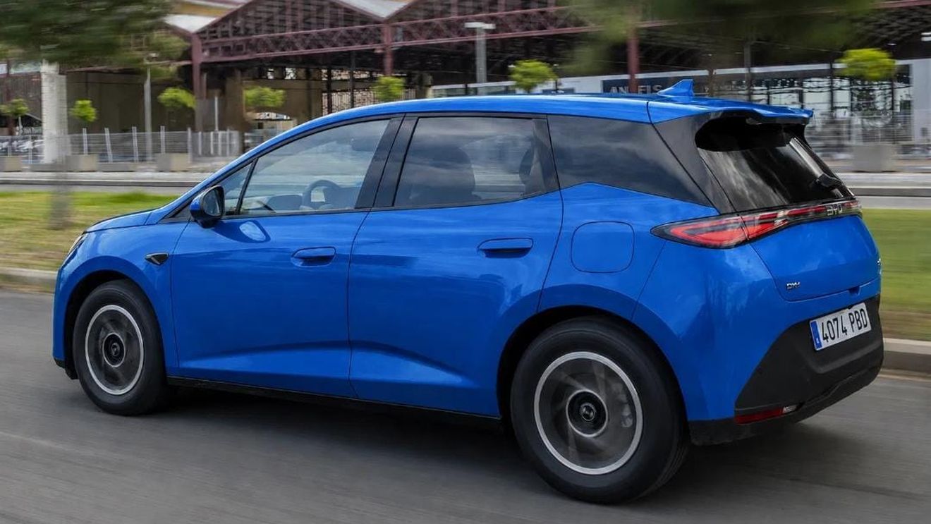 Spaniolii au reacționat: „Dacia Sandero de la BYD e cel mai ieftin hibrid!”
