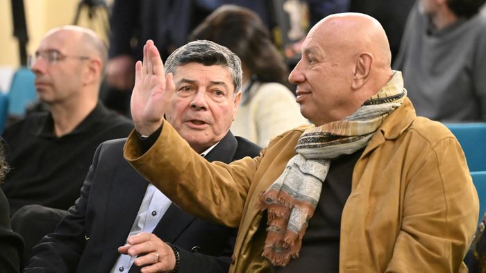 Fanii Universității Craiova l-au distrus pe Aurel Țicleanu, fostul component al Craiovei Maxima, într-un banner!
