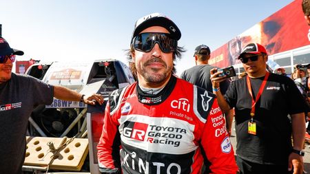 Dacia îl trimite pe Fernando Alonso la Dakar! Spaniolul va pilota mașina care a câștigat în 2026