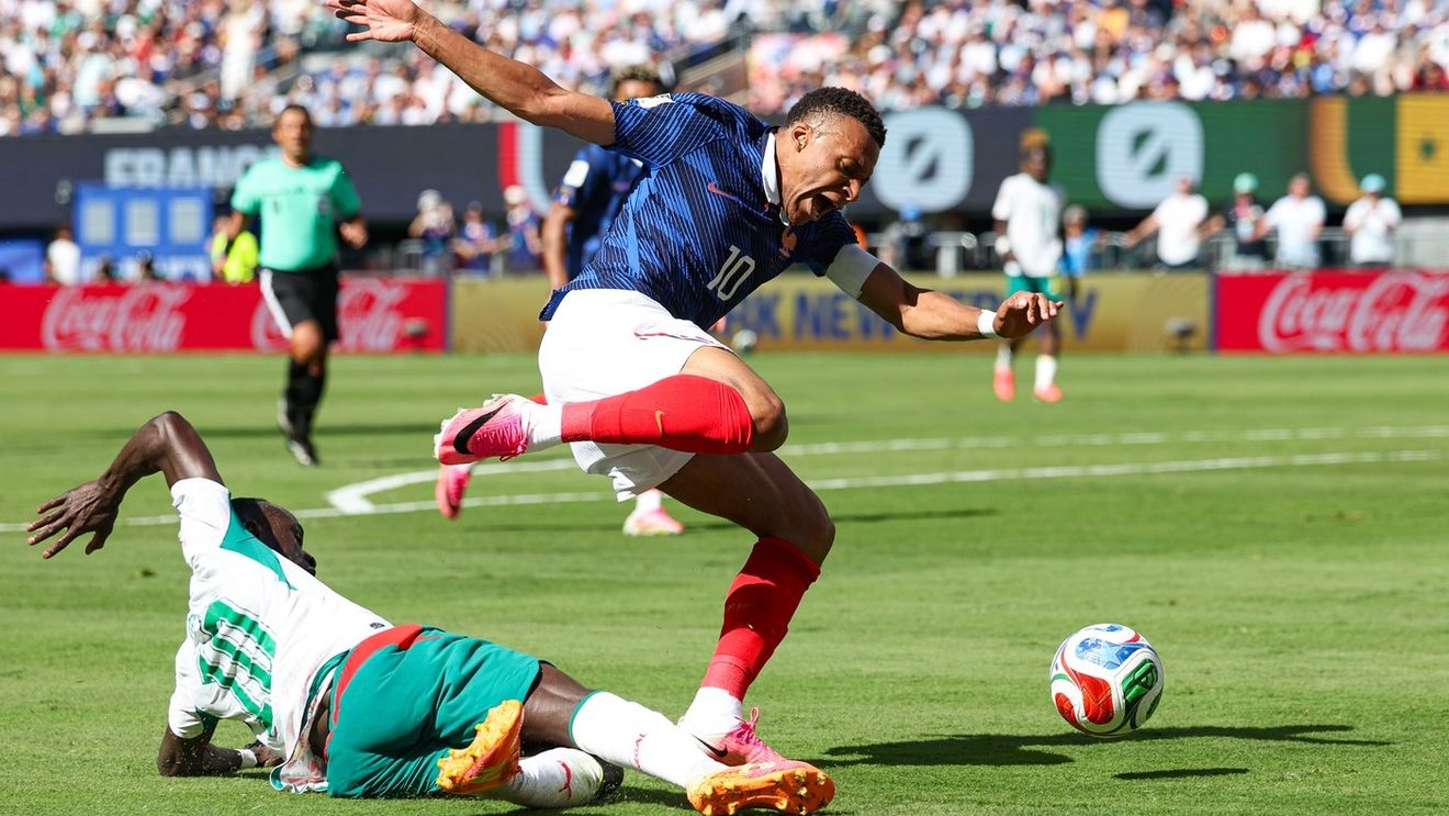 Scandal monstru: francezii au explodat! Arbitrul și VAR i-au refuzat un penalty lui Kylian Mbappe în meciul cu Senegal