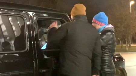 Dan Petrescu a aruncat cu banii după remiza cu FCSB! „Nea Dane, ne dai și nouă să bem o bere?” Gestul surprinzător al antrenorului campioanei | VIDEO EXCLUSIV