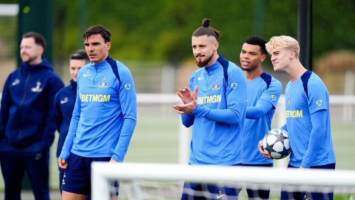 Cristi Chivu vrea să-l transfere pe colegul lui Radu Drăgușin! Cine este jucătorul care ar putea să ajungă la Inter
