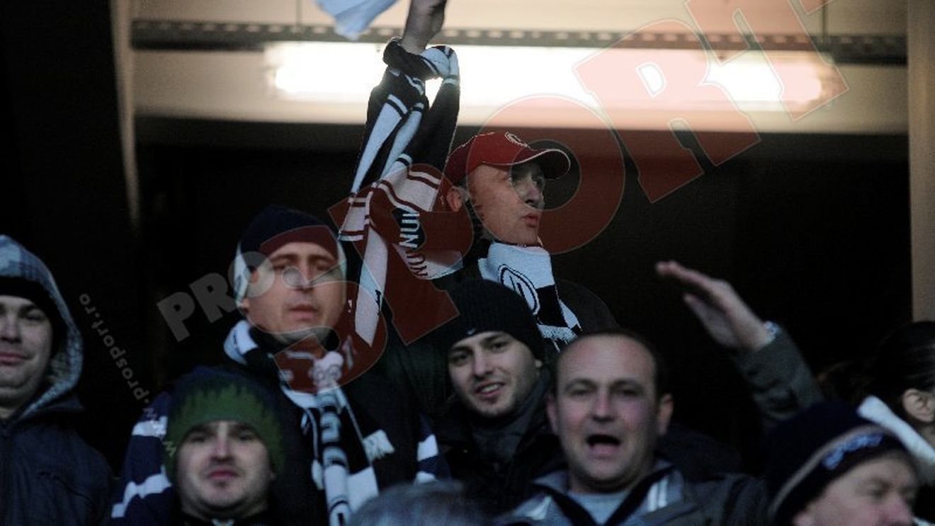 Video manifest: împreună suntem mai puternici!** FOTO Fanii lui "U" îi aruncă batista lui Dragomir! Reacția unui cititor: vezi scrisoarea unui fan despre îndeletnicirile actualului șef al LPF