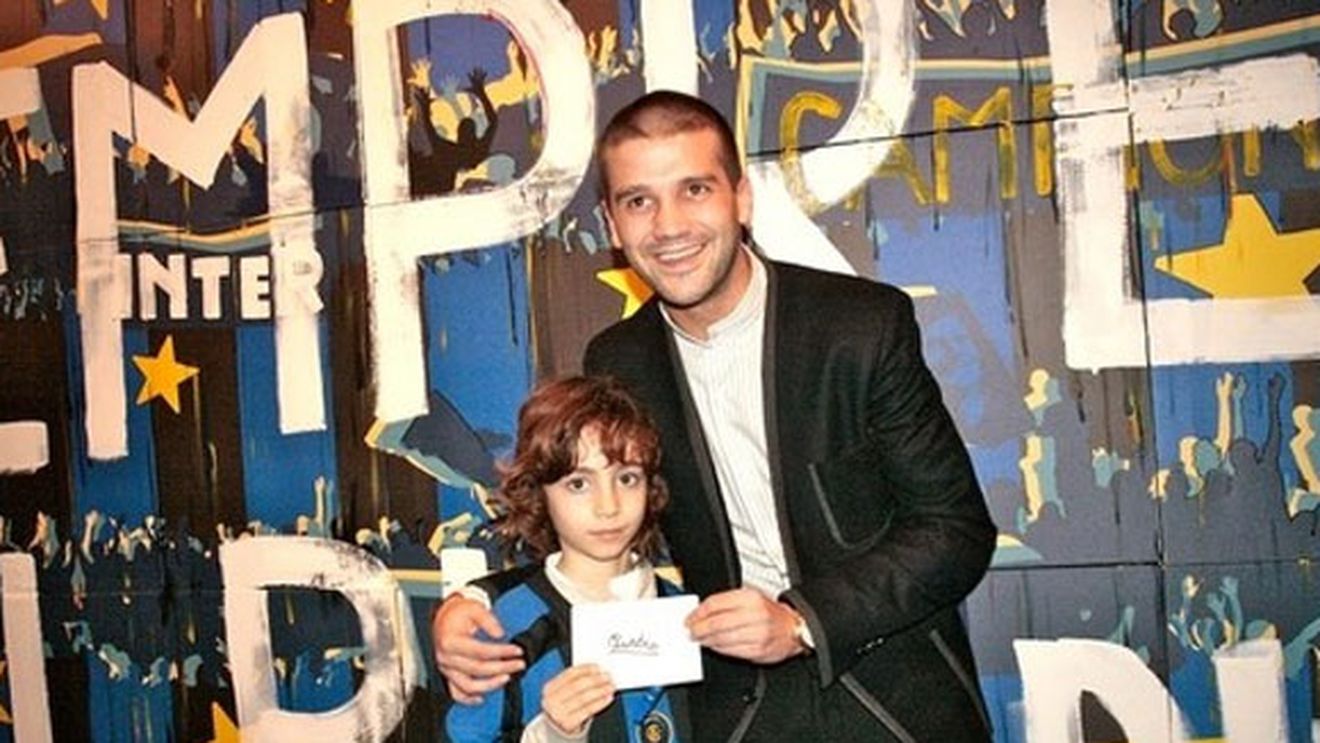 FOTO** Chivu a dat autografe fanilor