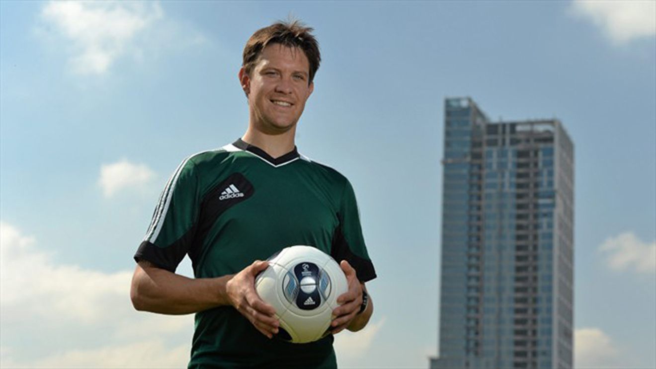 Matej Jug arbitrează Steaua - FC Basel