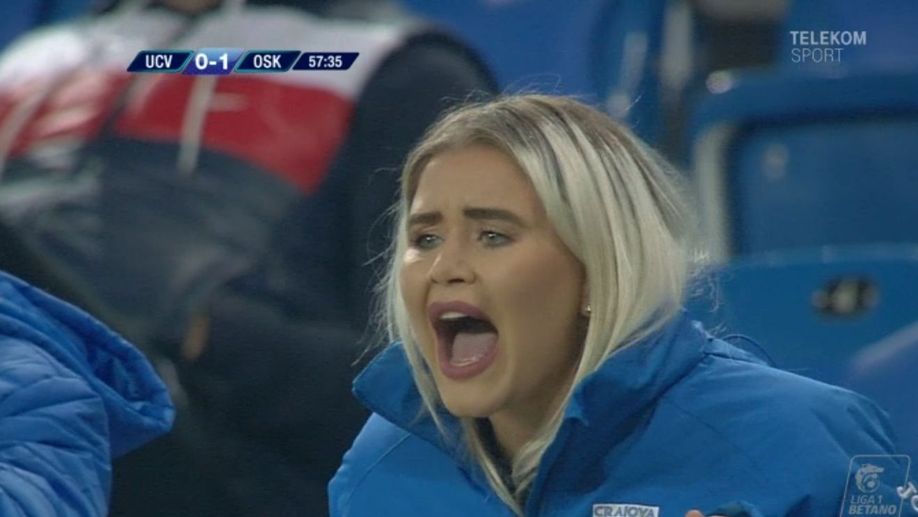 FOTO | Reacția prietenei lui Mitriță, după ce atacantul a văzut cartonașul roșu în meciul cu Sepsi. Ce au surprins camerele TV