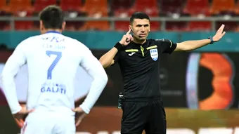 Arbitrul central Marcel Bîrsan, delegat la turul barajului Chindia – Farul. A mai condus patru meciuri disputate de ”marinari” în acest sezon