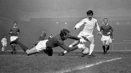 Fotbalul din Anglia este din nou în doliu! Legendarul Peter Lorimer, golgheterul all-time al celor de la Leeds, a murit la vârsta de 74 de ani