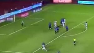 VIDEO INCREDIBIL | Intrase de 10 secunde pe teren și a declanșat nebunia. Faza a fost filmată din trei unghiuri