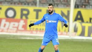 Marius Constantin nu s-a lăsat driblat nici la interviuri! Fundașul de 36 de ani, răspuns direct la întrebarea dacă mai fumează