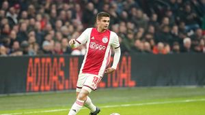 Răzvan Marin, tot mai dorit în Turcia! Un club de tradiție este pregătit să facă o ofertă lui Ajax. Anunțul presei turce